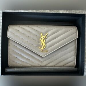 NEW AUTHENTIC-CLASSIC CASSANDRE CHAIN WALLET IN GRAIN DE POUDRE LEATHER 👛